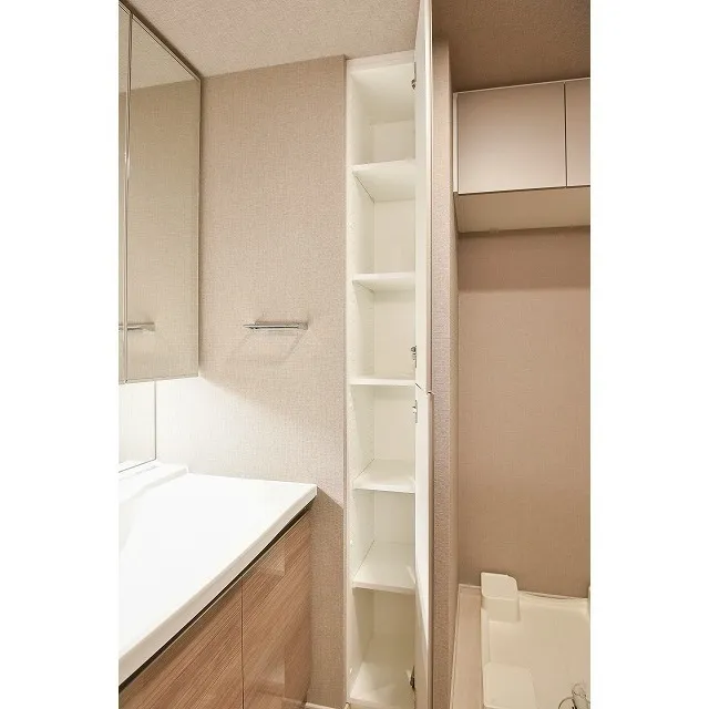 Comforia Morishita Riverside - Interior - ["Furniture", "Property", "Wood"]