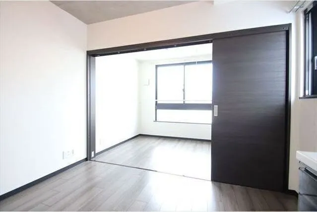 Composite Nogata - Interior - ["Building", "Window", "Fixture"]