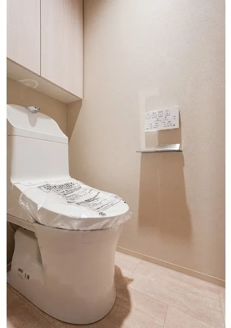 Season Flats Omorinishi - Interior - ["Toilet seat", "Toilet", "Flooring"]