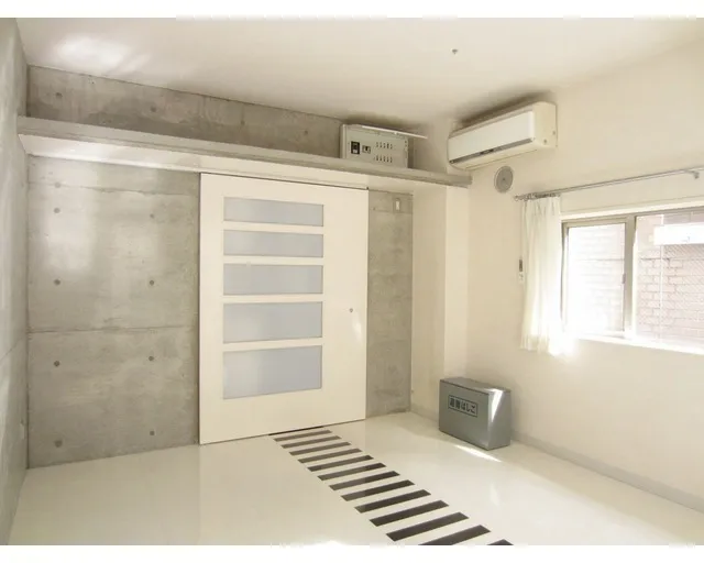 Scalar Sukumo - Interior - ["Window", "Fixture", "Rectangle"]