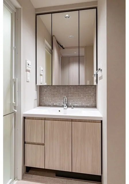 Season Flats Omorinishi - Interior - ["Bathroom cabinet", "Flooring", "Interior design"]