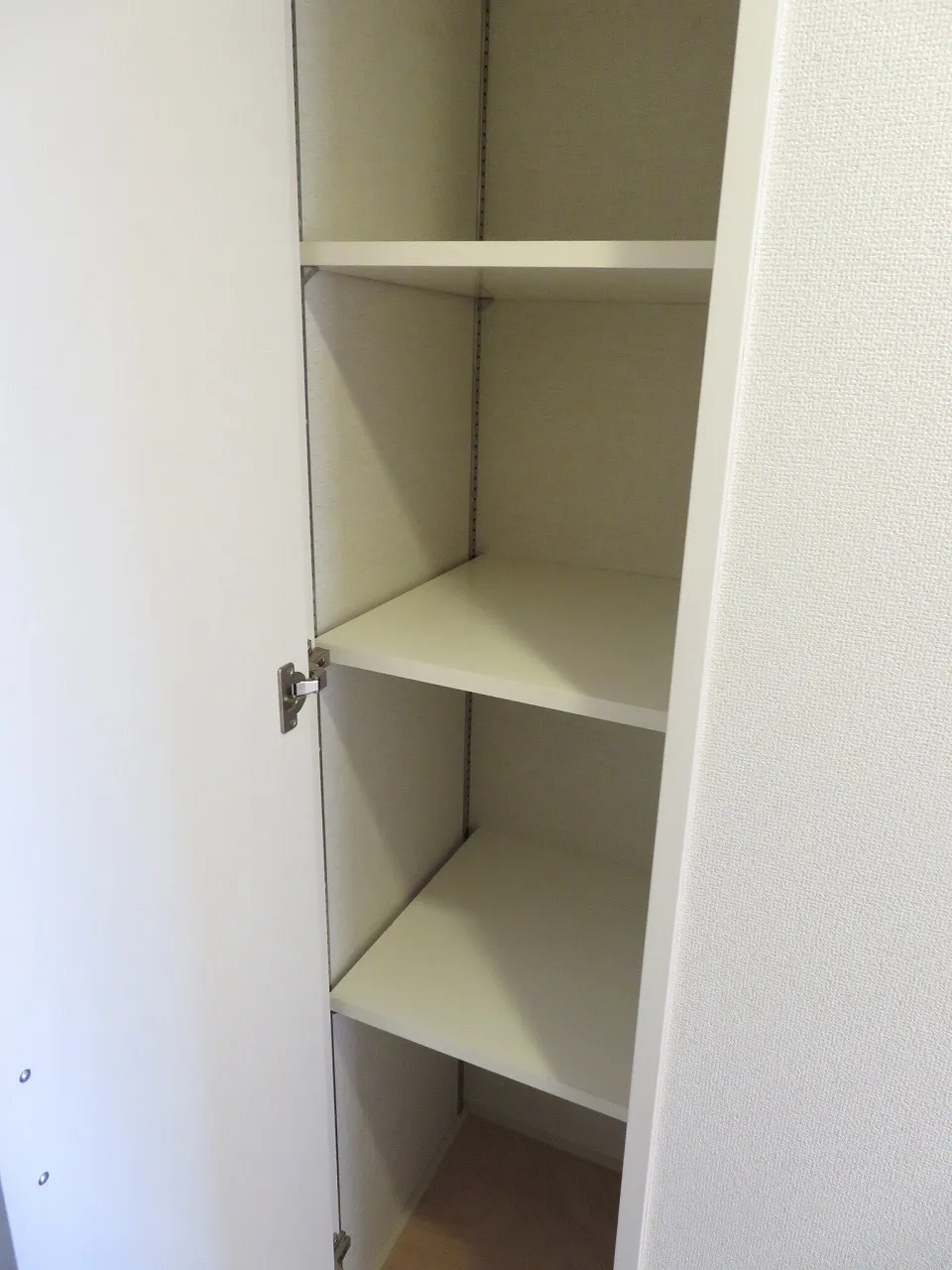 Esty Maison Oshima - Interior - ["Shelf", "Furniture", "Shelving"]