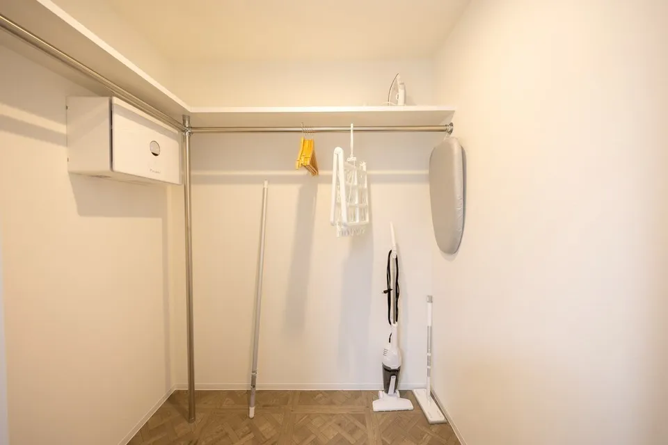Hmlet Sangenjaya II - Interior - ["Wall", "Flooring", "Wood"]