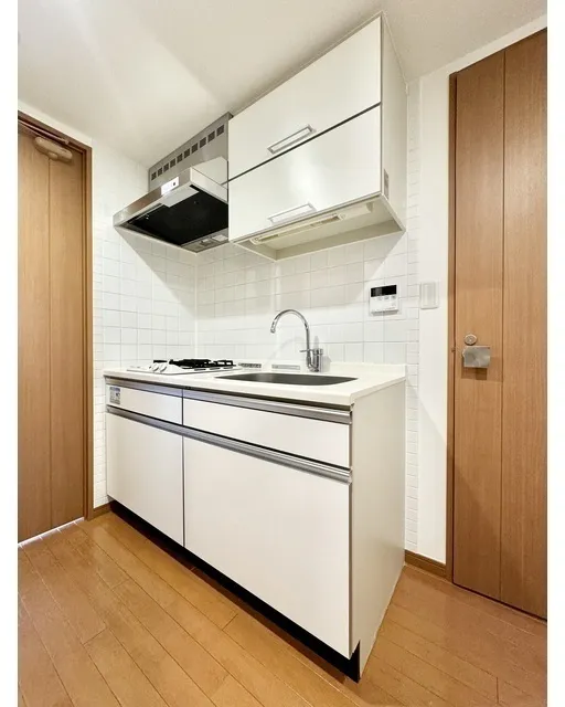 Rivere Ikebukuro - Interior - ["Kitchen", "Countertop", "Major appliance"]