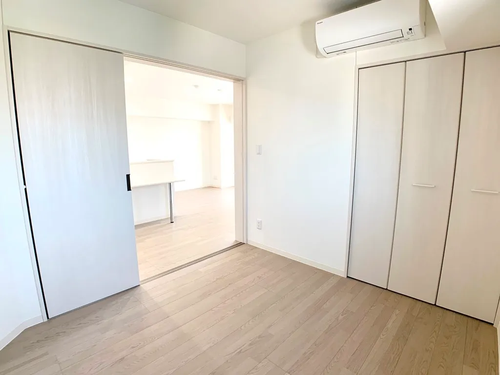 Primal Tsukishima - Interior - ["Fixture", "Door", "Wood"]