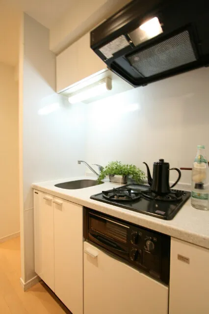 Castalia Hatsudai - Interior - ["Major appliance", "Kitchen", "Floor"]