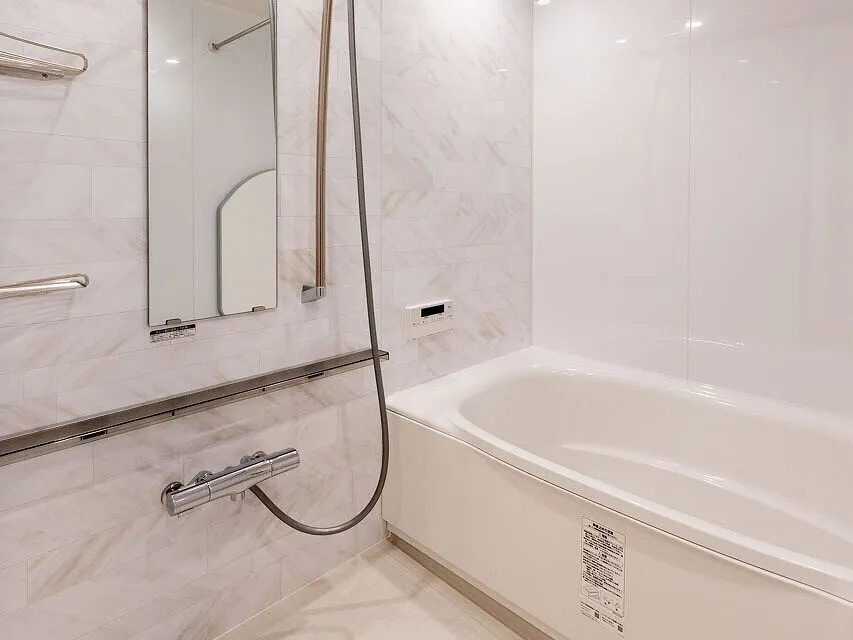Platine Tamachi - Interior - ["Flooring", "Plumbing fixture", "Bathroom"]