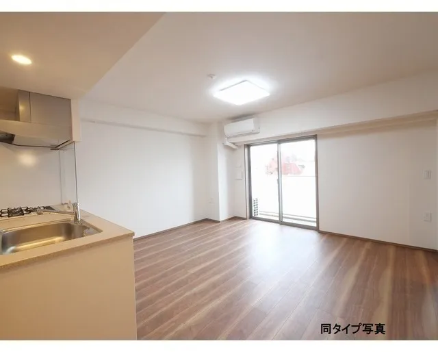 Deems Komagome - Interior - ["Apartment", "Floor", "Flooring"]