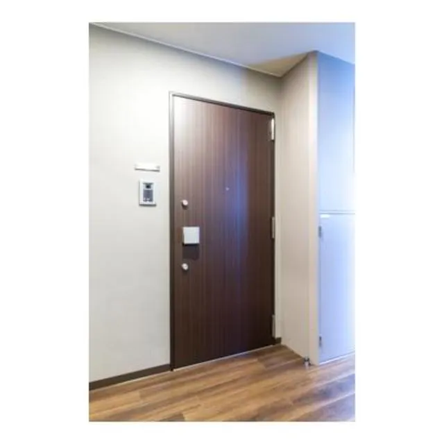 Long Island Ebisu - Interior - Entryway