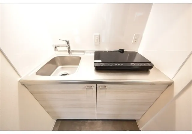 Across Avenue Minami-Nagasaki - Interior - ["Plumbing fixture", "Floor", "Kitchen Sink"]