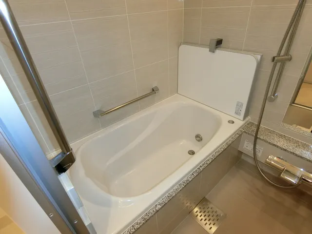 Prime Garden Nishiazabu - Interior - ["Brown", "Bathtub", "Plumbing fixture"]
