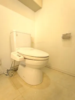 Access Otemachi Luxes - Interior - ["Toilet seat", "Toilet", "Plumbing fixture"]
