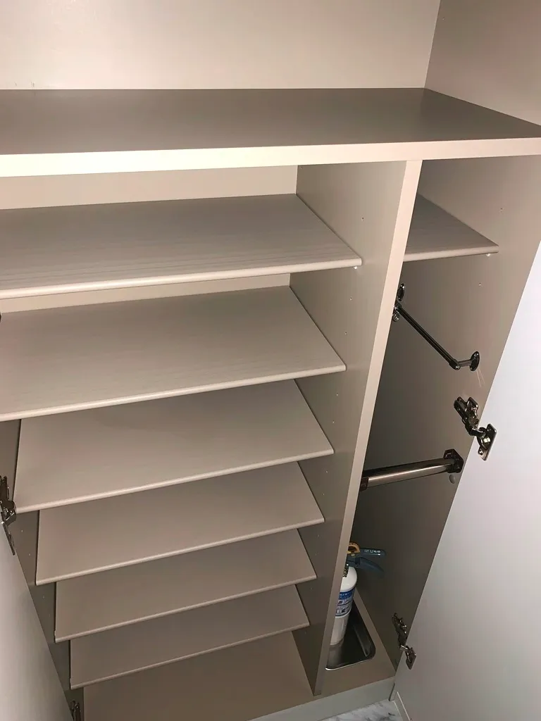 Regalo Ochanomizu I - Interior - ["Shelving", "Shelf", "Design"]