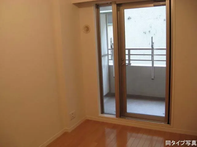 Comforia Nihonbashi - Interior - ["Window", "Fixture", "Door"]