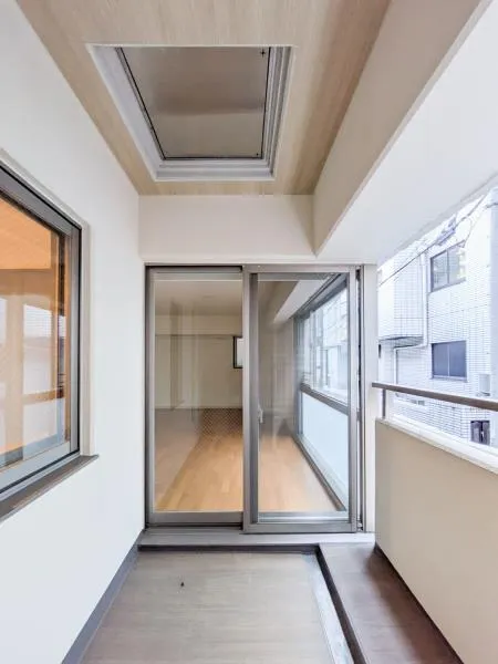 Kojimachi Residence - Interior - ["Flooring", "Wood", "Ceiling"]