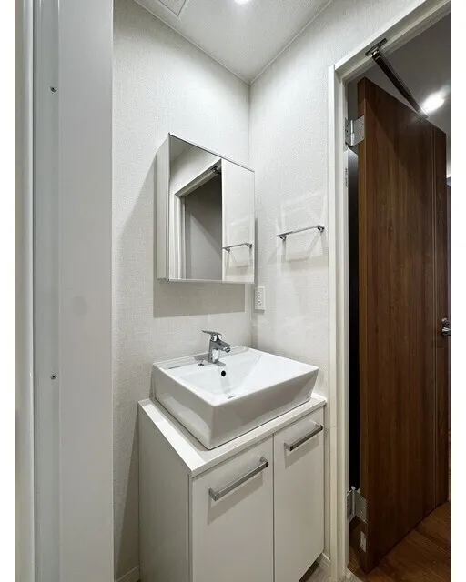 Well Square Hatagaya - Interior - ["Flooring", "Interior design", "Plumbing fixture"]