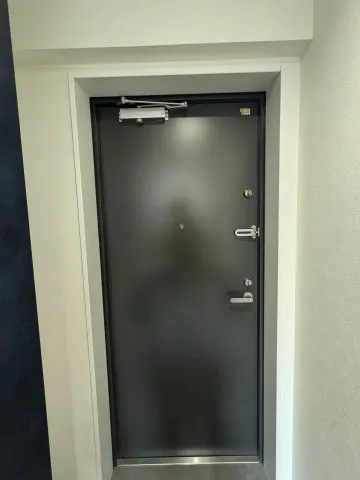 Arika Omori 1 - Interior - ["Door", "Door handle", "Lock and key"]