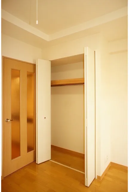 Sereno Shinagawa - Interior - ["Wall", "Wood", "Flooring"]