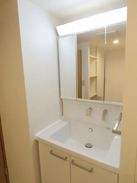 CITY SPIRE Nishikasai - Interior - ["Bathroom Sink", "Flooring", "Plumbing fixture"]