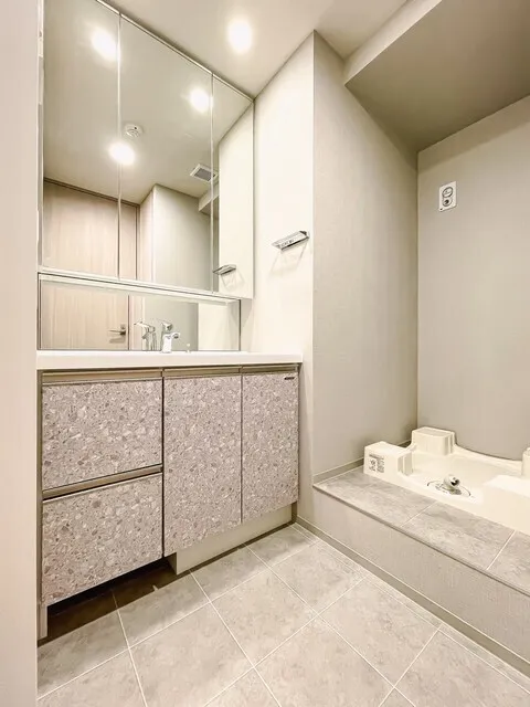 Royal Parks Ariake - Interior - ["Flooring", "Floor", "Interior design"]