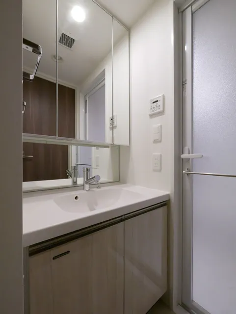 Rubia Akasaka - Interior - ["Bathroom", "Room", "Property"]
