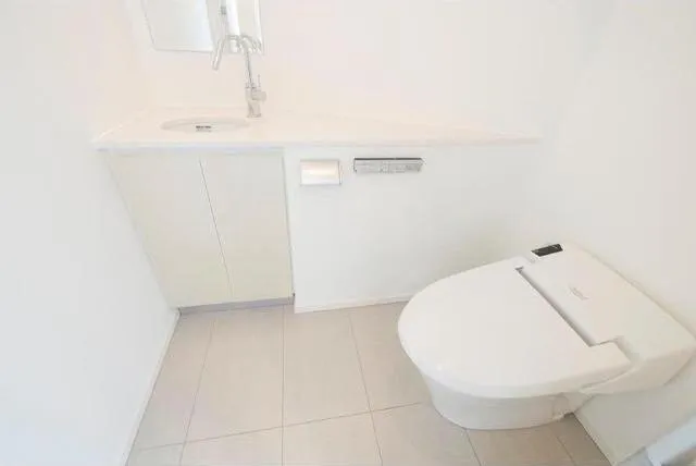 Comforia Shinjuku East Side Tower - Interior - ["Plumbing fixture", "Bathroom", "Flooring"]