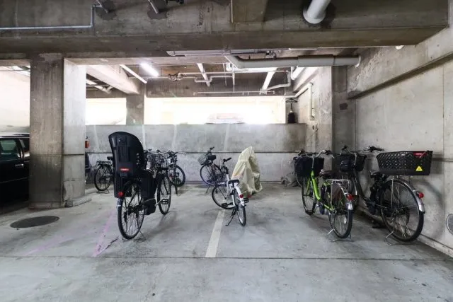 Born Akasaka - Exterior - ["Wheel", "Bicycle", "Bicycle wheel"]