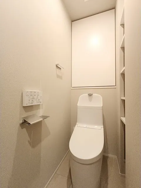 Stilio Sakurashinmachi - Interior - ["Toilet seat", "Flooring", "Toilet"]