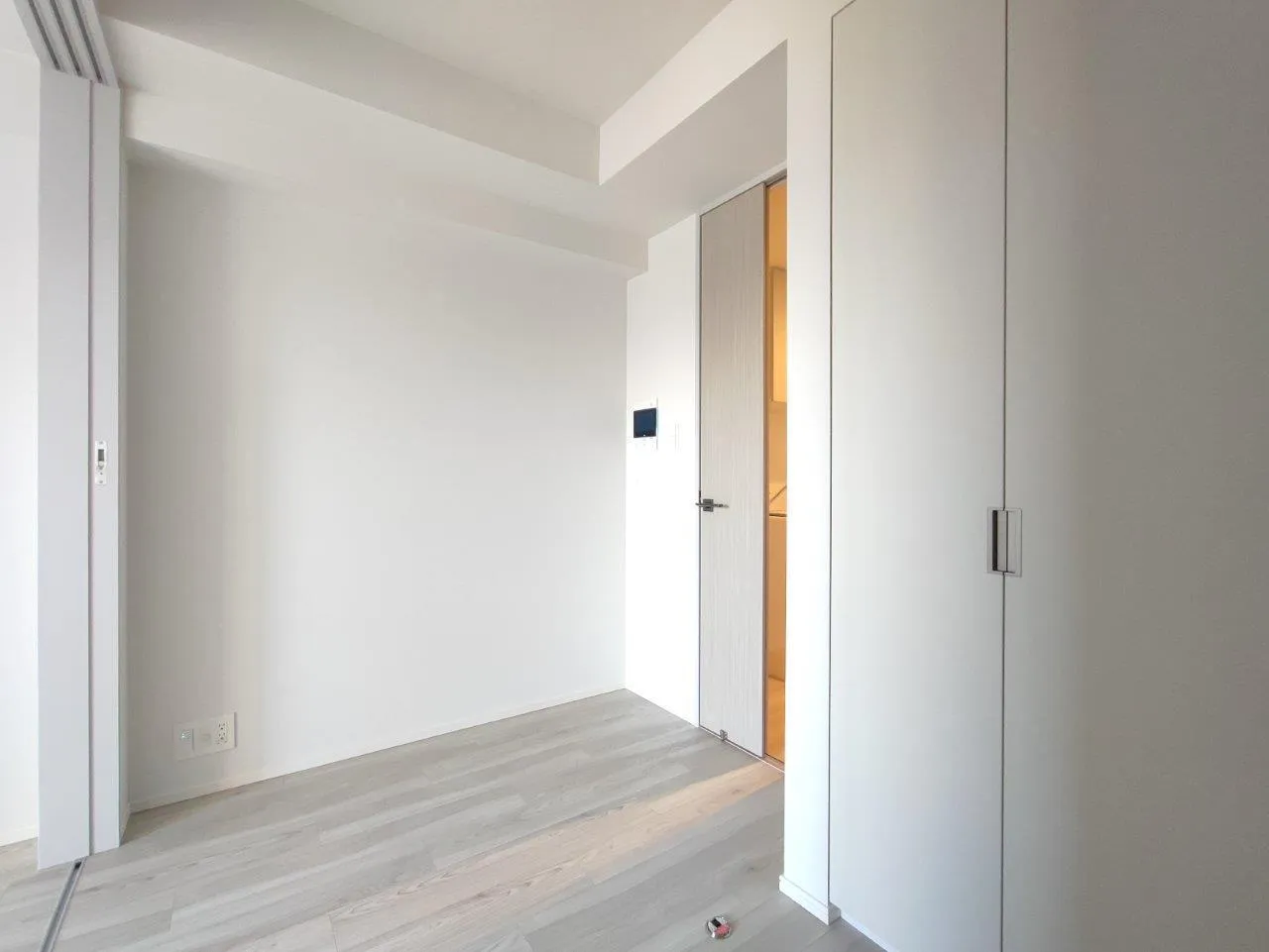 Cross Residence Takadanobaba - Interior - ["Flooring", "Wall", "Wood"]