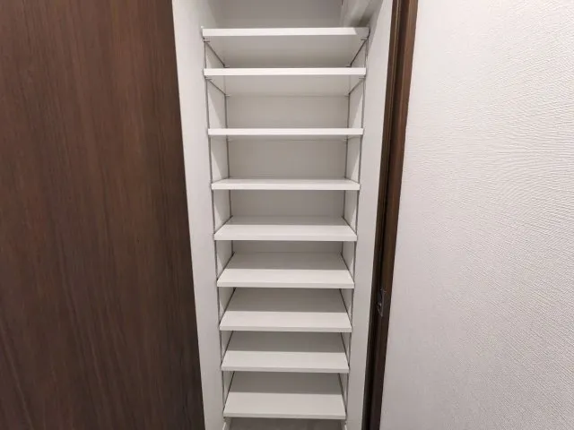 Harmony Residence Kamata Art Villa - Interior - ["Wood", "Shelving", "Shelf"]
