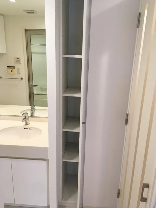 Minamiazabu West - Interior - ["Mirror", "Tap", "Sink"]