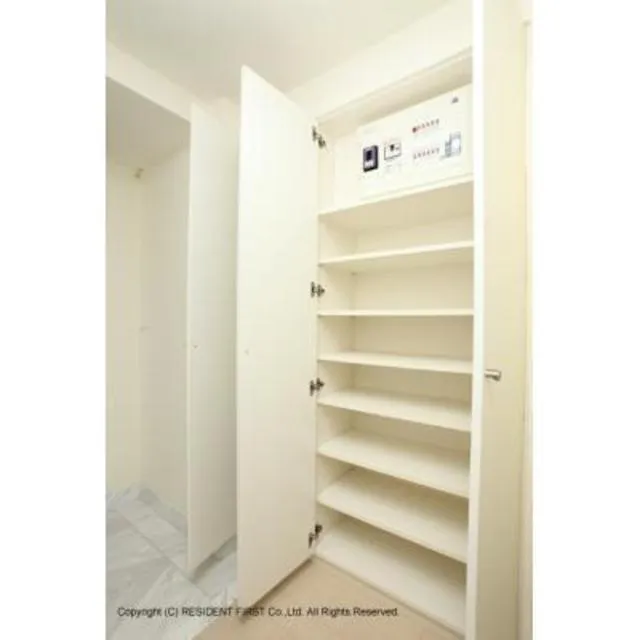 The Tokyo Towers Midtower - Interior - ["Property", "Wall", "Shelf"]