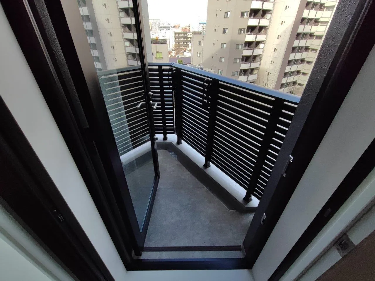 Cross Residence Takadanobaba - Interior - ["Fixture", "Building", "Window"]