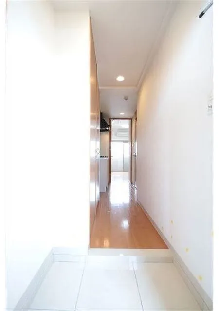 Aperto Nishi Shinjuku - Interior - ["Flooring", "Floor", "Ceiling"]