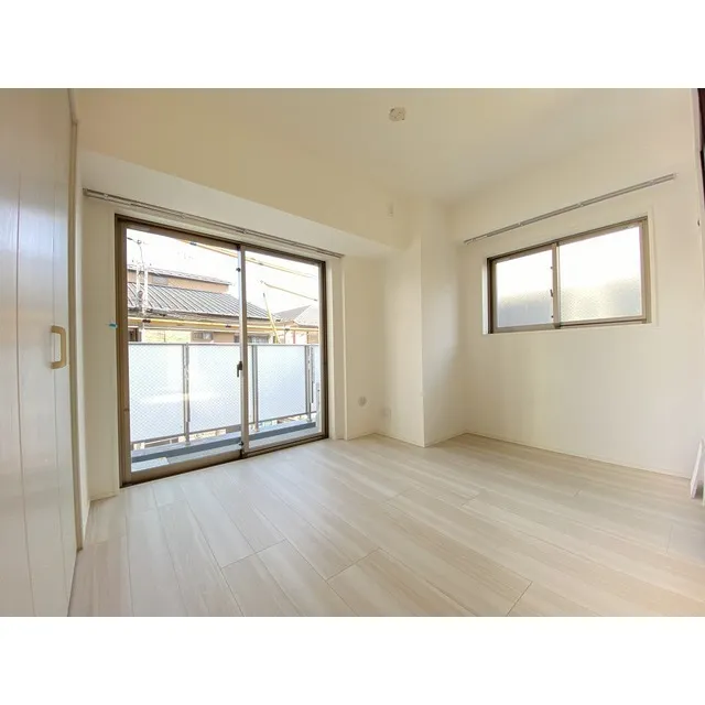 LIBR GRANT Haneda - Interior - ["Window", "Property", "Building"]