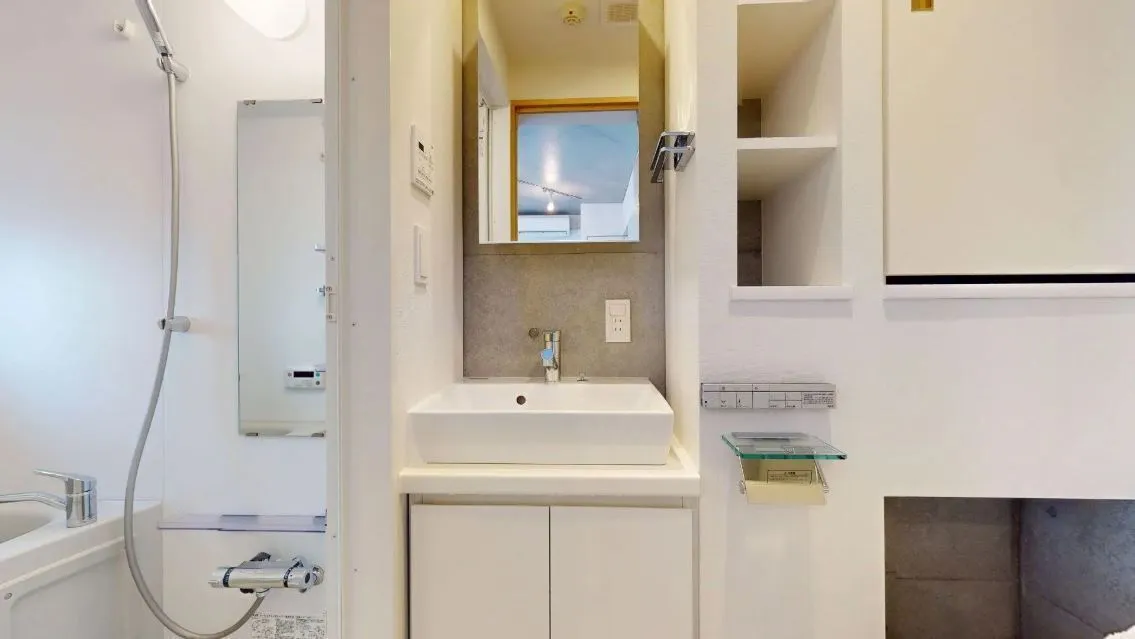 Hmlet Gakugei Daigaku - Interior - ["Wall", "Plumbing fixture", "Interior design"]