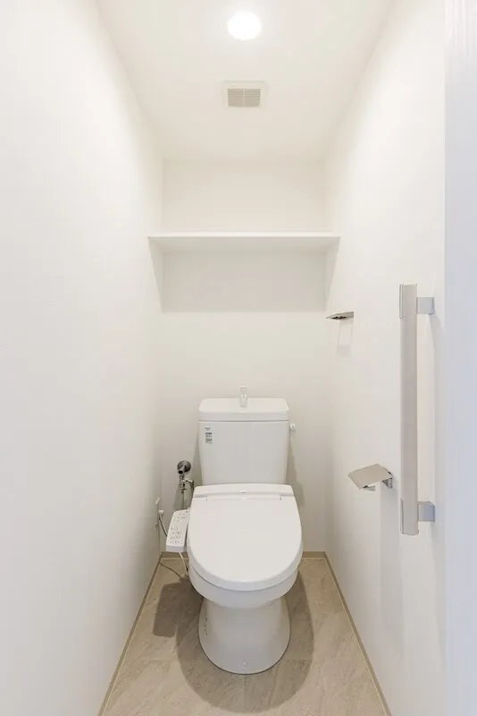 Due Iriya II - Interior - ["Toilet seat", "Toilet", "Building"]
