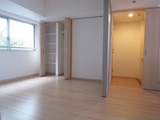 Soalanome Himonya - Interior - ["Window", "Fixture", "Building"]