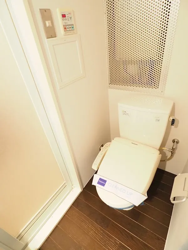 Residia Meguro II - Interior - ["Toilet seat", "Toilet", "Plumbing fixture"]