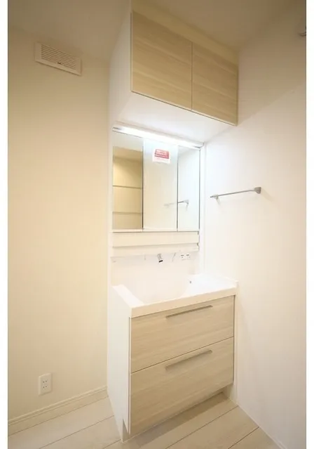 2-21-2 Koishikawa, Bunkyo-Ku, Tokyo - Interior - ["Wood", "Flooring", "Bathroom cabinet"]
