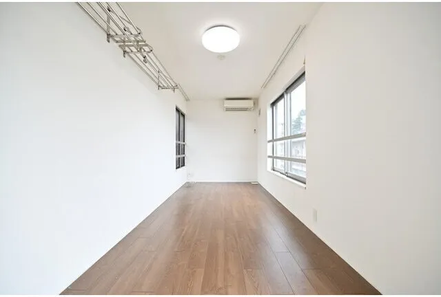 Apartment Kuro Sangenjaya - Interior - ["Flooring", "Floor", "Wood flooring"]