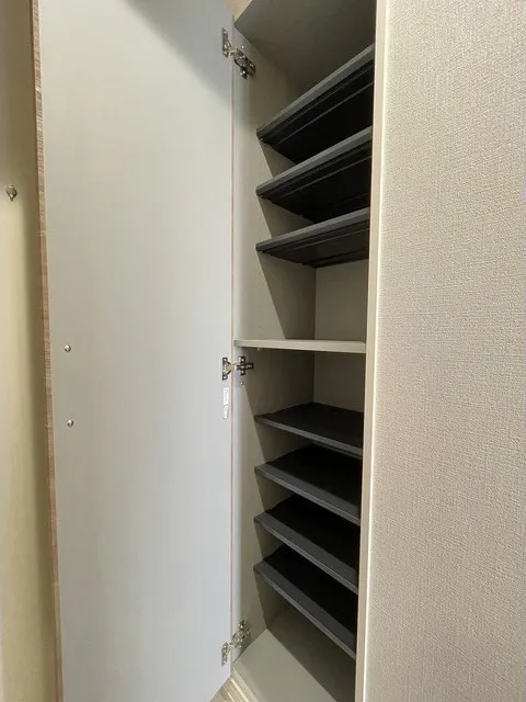 HF Tokiwadai Residence - Interior - ["Wood", "Shelving", "Grey"]