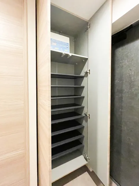 Preasvelta Minowa - Interior - ["Wood", "Flooring", "Floor"]