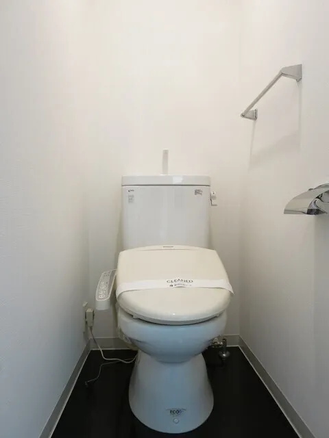 Comforia Higashinakano - Interior - ["Toilet seat", "Toilet", "Bathroom"]