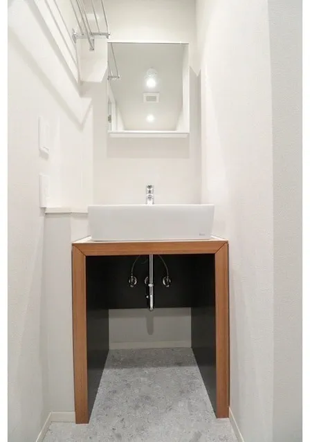 Chez Moi Shirokane Takanawa - Interior - ["Wood", "Flooring", "Plumbing fixture"]