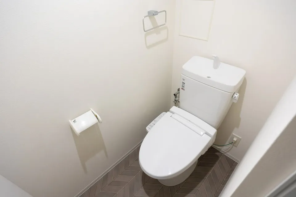 Hmlet Sangenjaya II - Interior - ["Toilet seat", "Toilet", "Plumbing fixture"]