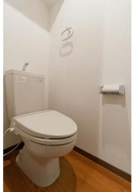 TKR Kanda Tacho - Interior - ["Toilet seat", "Toilet", "Bathroom"]