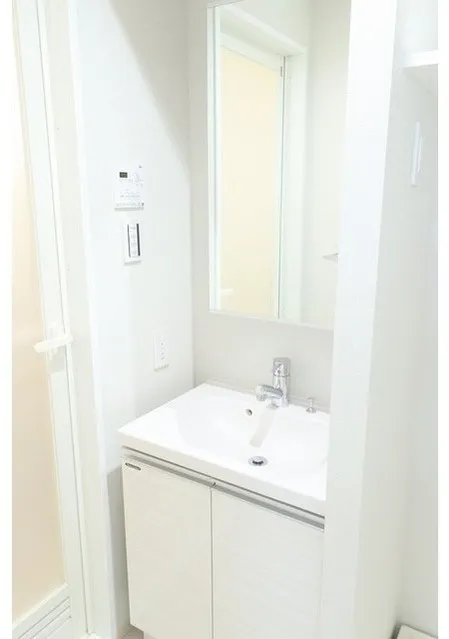 BPR Residence Monzen-Nakacho - Interior - ["Flooring", "Floor", "Plumbing fixture"]