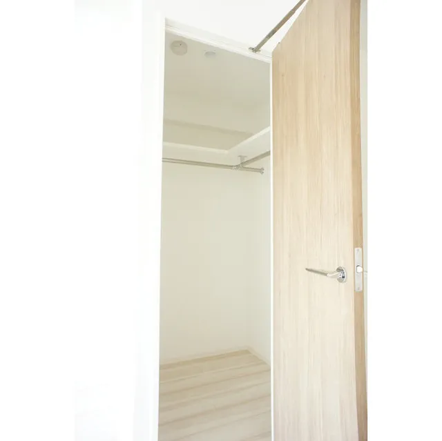 Latierra Toritsu Daigaku - Interior - ["Fixture", "Wood", "Automotive exterior"]
