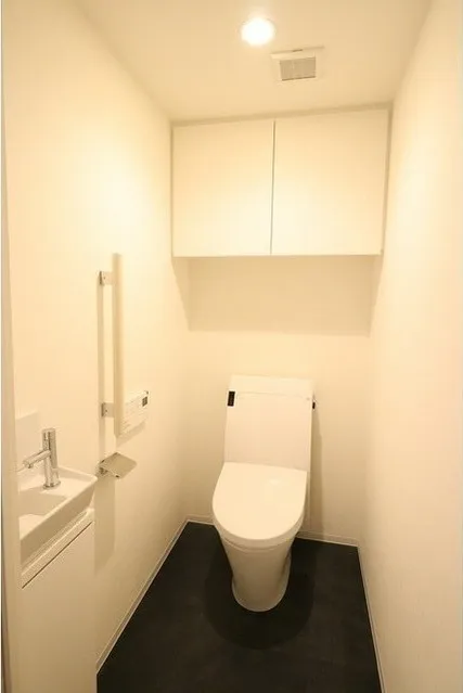 JP Noie Ebisu West - Interior - ["Toilet seat", "Plumbing fixture", "Toilet"]
